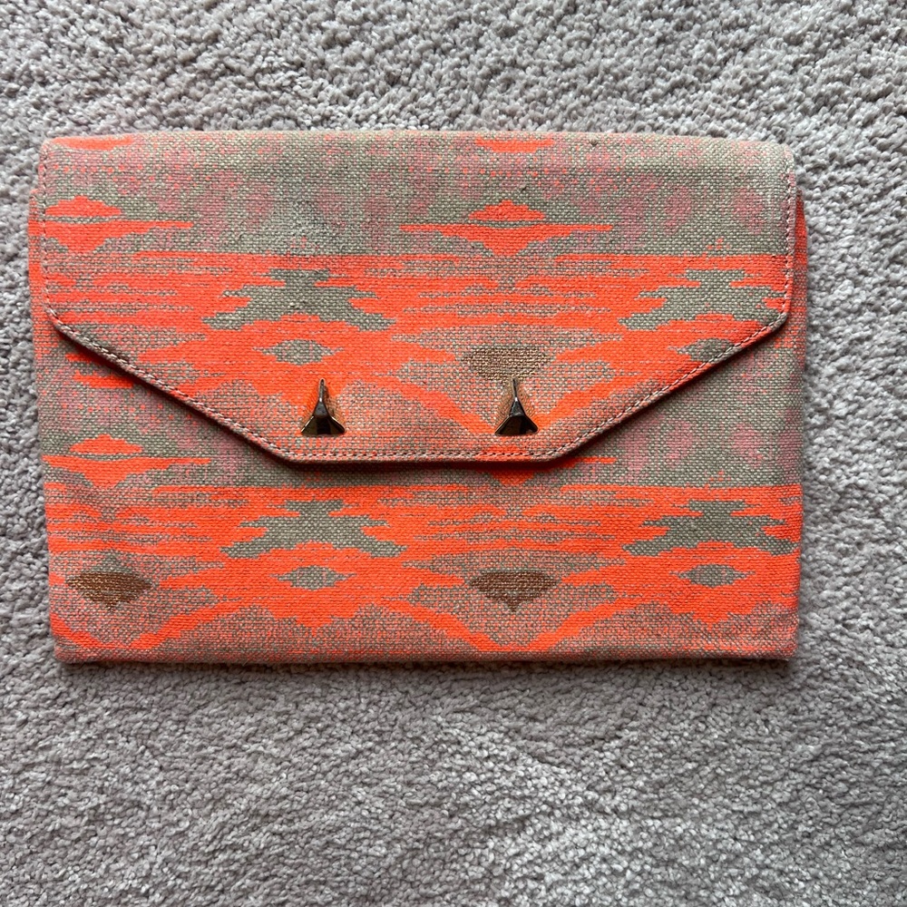 Stella & Dot Magnetic Clutch
